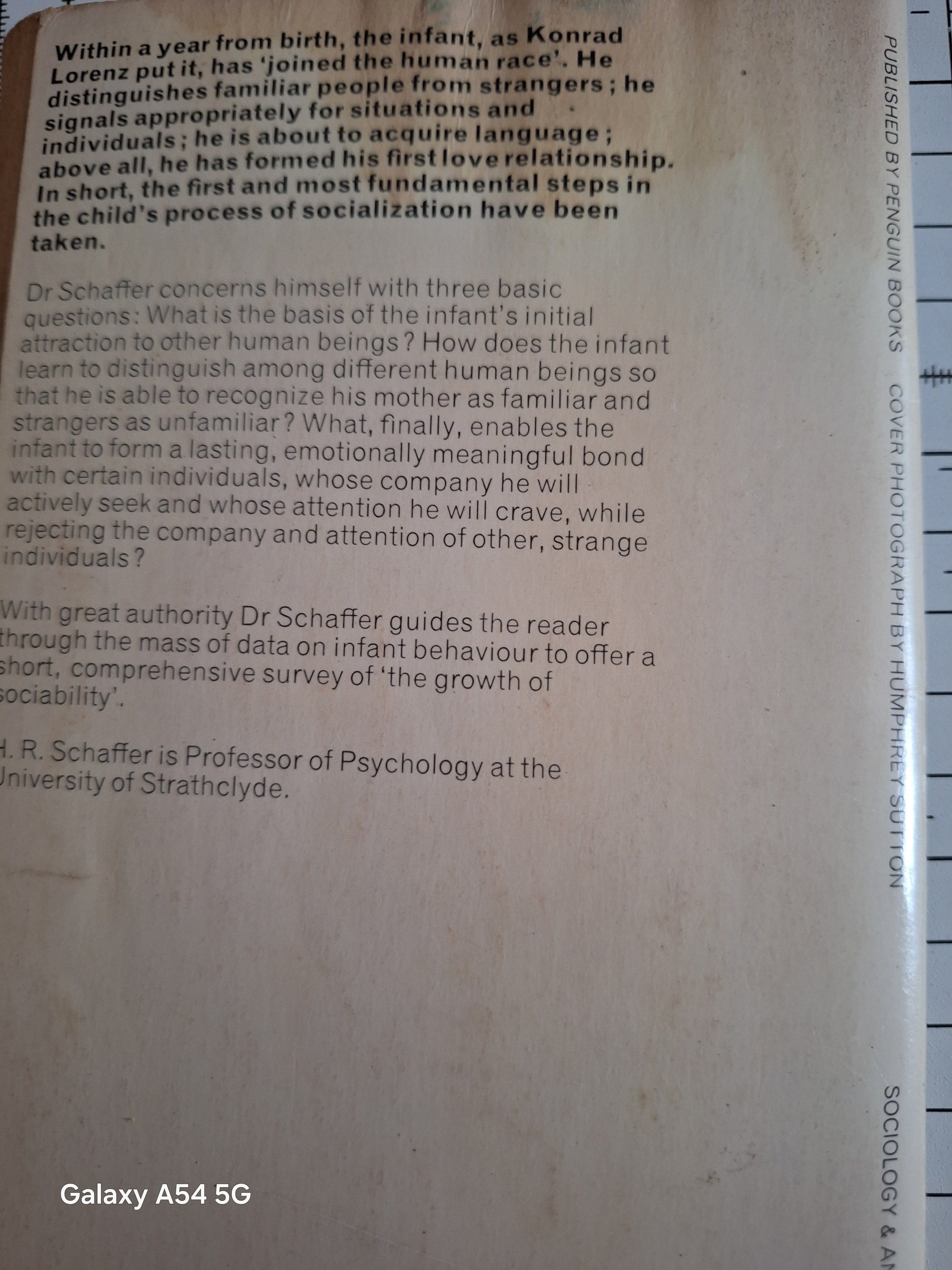 Back cover of a book by Dr Schaffer about infant behaviour and sociability to buy second hand The Growth of Sociability